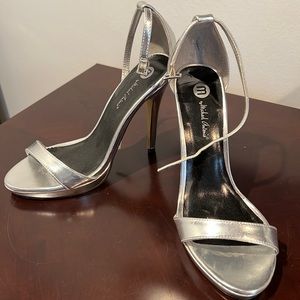 Worn 1x as bridesmaids shoes - for the ceremony only!